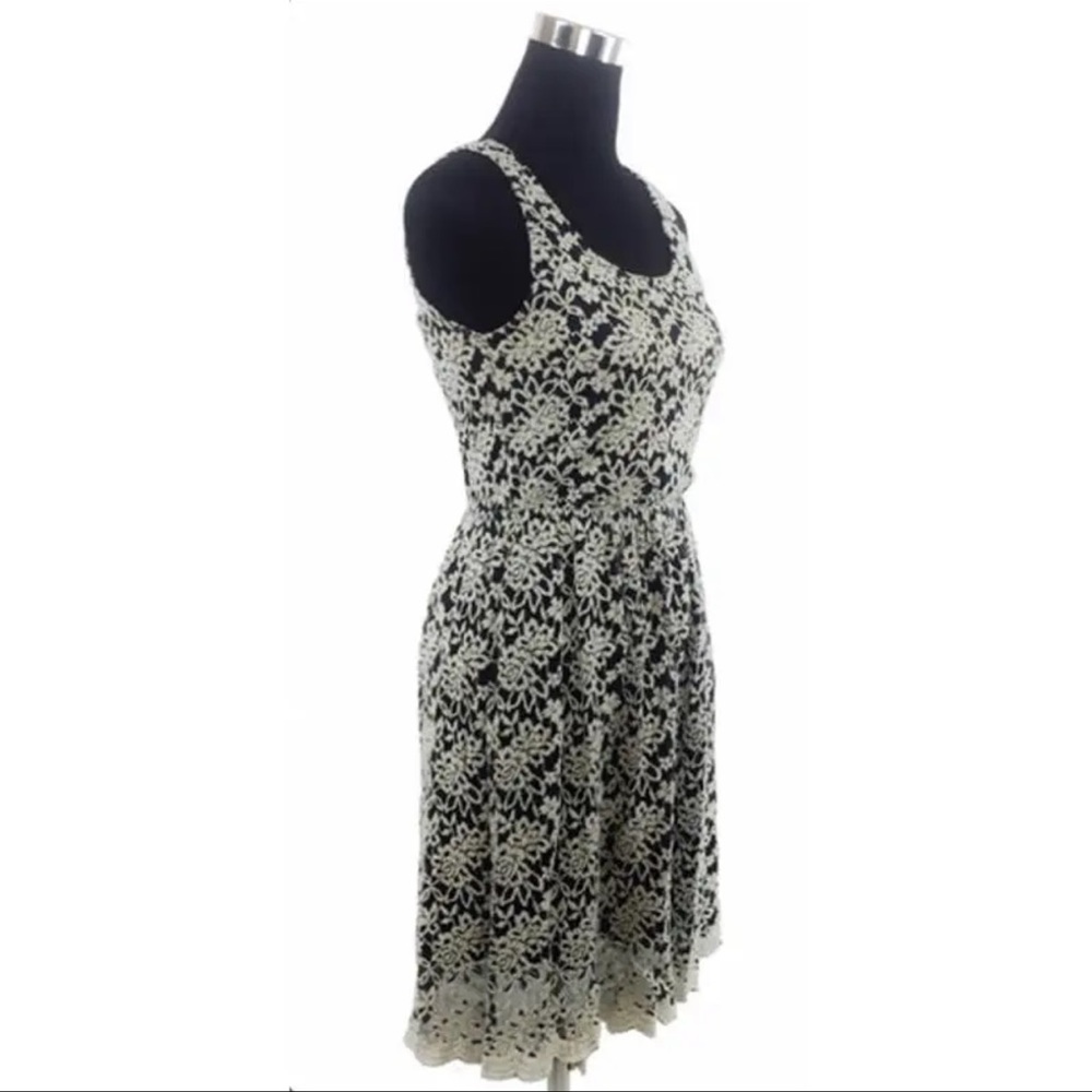 Floral Lace Sleeveless Scalloped Hem Dress - Picture 2 of 5